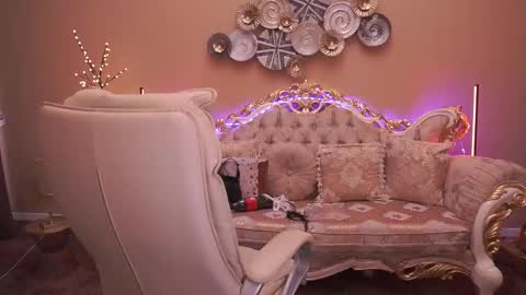 DawnGwin      Sasha online show from March 13, 1:25 pm