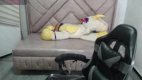 Hi Stream 1500 to 2100 online show from November 7, 8:55 pm