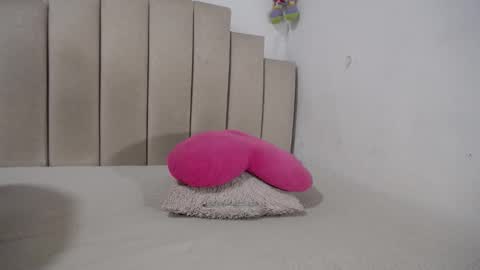 instagram  catherin dayana reina online show from June 1, 3:02 pm