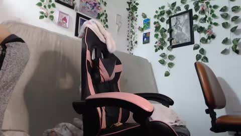 dazzayy online show from December 4, 12:46 am