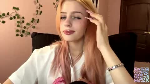 Maggie online show from May 2, 10:43 am