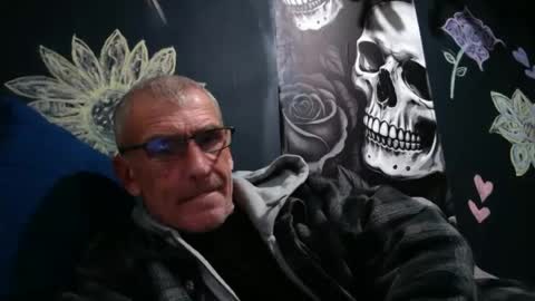 deanofflove2210 online show from June 29, 9:39 am
