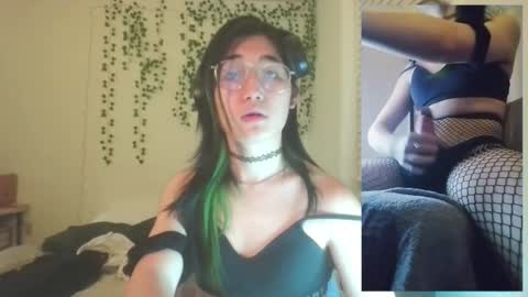 deciduousdoll online show from November 23, 7:06 am