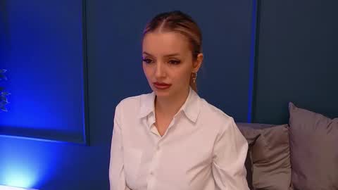 DeeaVIP online show from February 27, 8:40 am