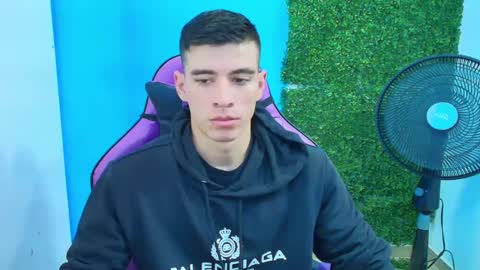 Snapshot of deiby_baby chatting on February 14, 9:43 pm DEIBY online show from February 14, 9:43 pm