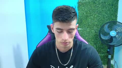 Snapshot of deiby_baby chatting on February 1, 4:14 am DEIBY online show from February 1, 4:14 am