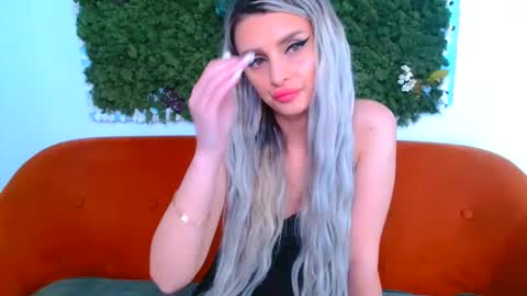 deliciaalove online show from April 21, 6:48 pm