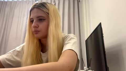Amelia online show from May 24, 1:06 pm