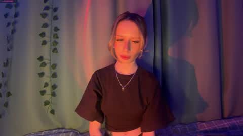 Della online show from April 9, 5:07 pm