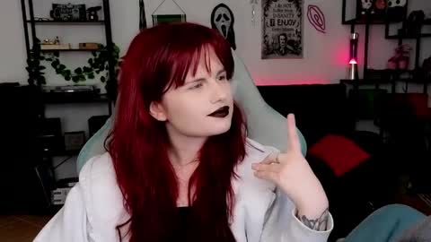 dellacrush_ online show from April 15, 7:58 pm