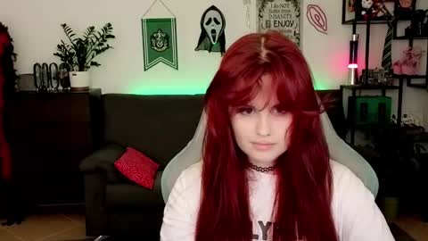 dellacrush_ online show from February 11, 7:18 pm