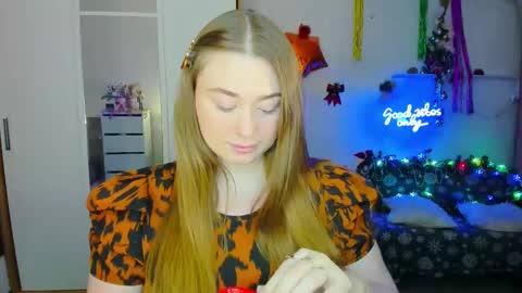 Sophie online show from December 5, 3:55 pm