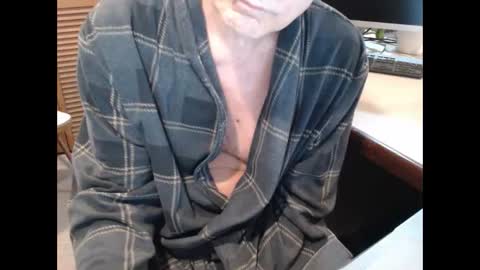 Snapshot of denn_jett chatting on January 26, 11:39 am Den  Jet online show from January 26, 11:39 am