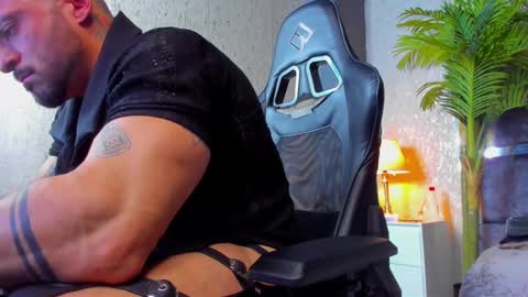 dennis_cox_ online show from February 18, 2:38 pm