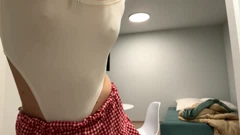 Denni online show from February 8, 5:49 pm