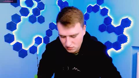 derek_hawk_ online show from December 3, 9:54 am