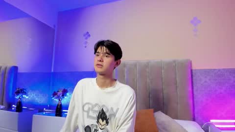 derek_sinn online show from March 24, 6:36 pm