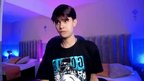 derek_sinn online show from April 21, 2:51 am