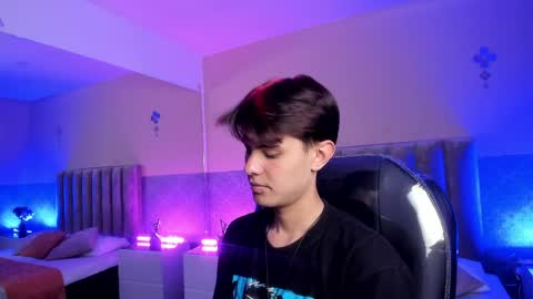 derek_sinn online show from April 20, 8:34 pm