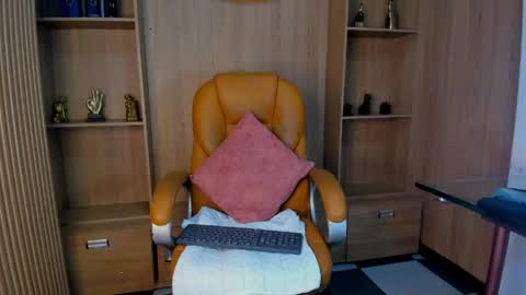 derek_voss online show from April 29, 5:30 pm