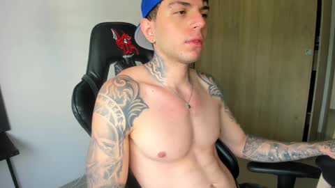 derekmuller11 online show from April 18, 1:24 pm