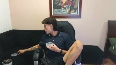 Derek online show from May 21, 11:22 pm