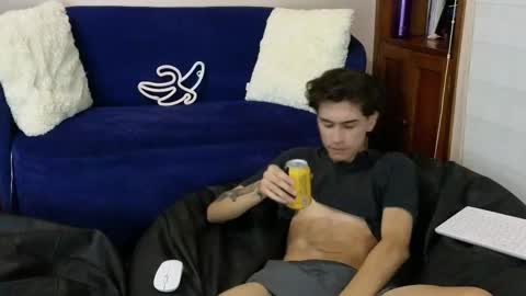 Derek online show from November 18, 10:46 pm