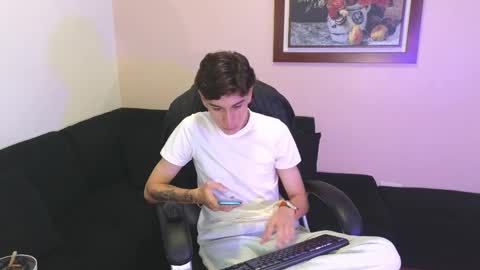 Derek online show from May 26, 1:01 am
