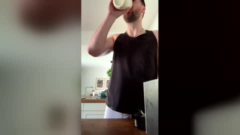 derkleinerabauke online show from April 22, 5:20 pm