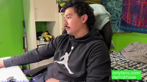 Derrick Hose online show from March 8, 1:06 am