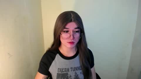 Snapshot of desirable_lorinexx chatting on February 6, 5:25 am LORINE online show from February 6, 5:25 am