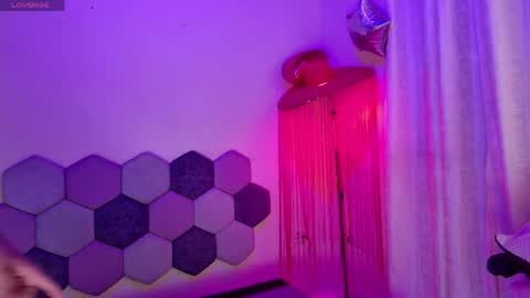 TORI AND MR. BEAR online show from April 20, 6:11 pm