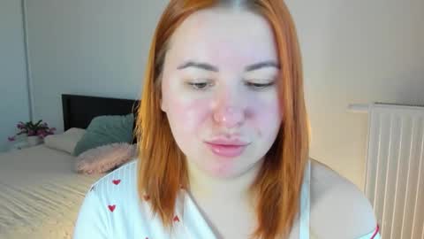 LAYLA online show from November 19, 8:35 am