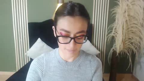 Snapshot of desiring__angel chatting on January 17, 6:54 pm Desiring Angel online show from January 17, 6:54 pm