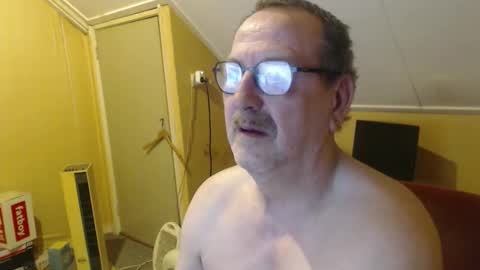 destelp online show from April 18, 9:48 pm