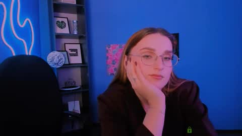 devil_moon_ online show from March 7, 2:17 pm