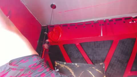 Snapshot of devil_taylorx chatting on October 7, 3:08 pm devil_taylorx online show from October 7, 3:08 pm