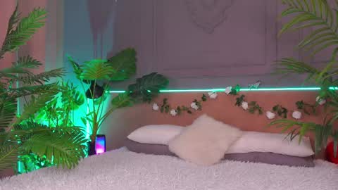 devilinee online show from March 12, 7:02 am