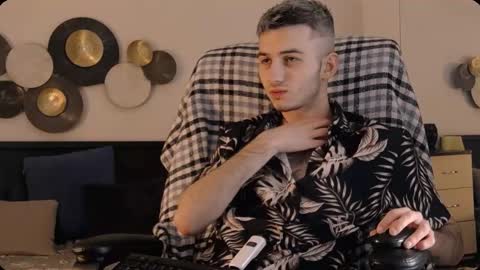 devin_ho online show from January 13, 12:46 pm