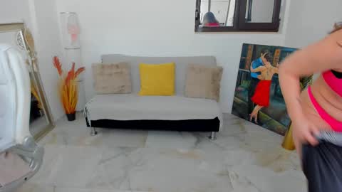 Deya online show from March 19, 6:24 pm