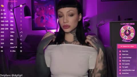 dgtlgrl online show from September 25, 6:37 pm