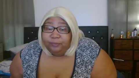 diamondbbwqueen online show from April 26, 9:56 pm