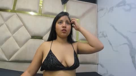 diamondlunaa online show from May 26, 4:40 am