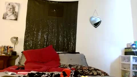 Snapshot of diamondmonroexo chatting on February 4, 7:22 pm DiamondMonroeXo online show from February 4, 7:22 pm