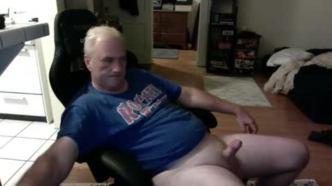 Snapshot of dickflasher5 chatting on October 21, 5:45 am Richard Fleischer online show from October 21, 5:45 am