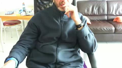 didonc from france..... online show from March 30, 8:03 am