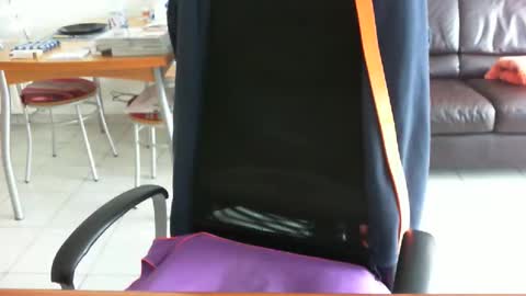 didonc from france..... online show from February 15, 11:09 am