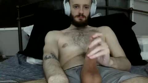 Snapshot of digbicknik chatting on February 19, 8:22 am digbicknik online show from February 19, 8:22 am