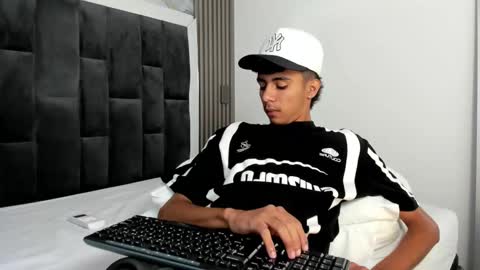 dikey_18 online show from March 8, 12:11 am