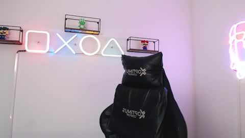 dikey_18 online show from February 24, 11:30 pm